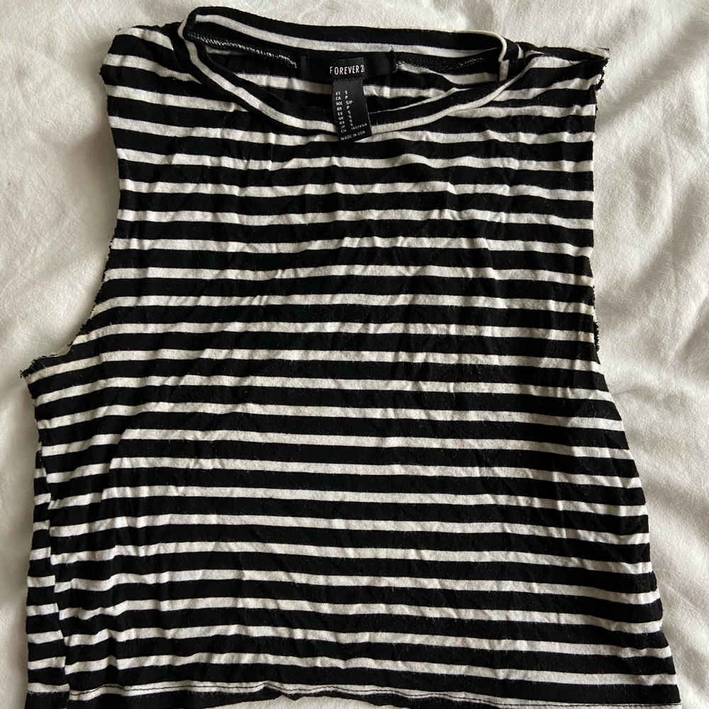 Black and White crop top!